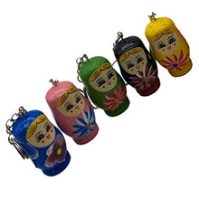 Load image into Gallery viewer, Happyyami 5Pcs Russian Nesting Dolls Key Chains Wood Matryoshka Doll Key Ring Charms Decorative Drawing Pendant for Bag Kids Decor (Random Color)
