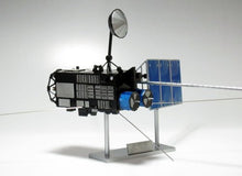 Load image into Gallery viewer, 1/72 Lunar Orbiter Spacecraft &quot;Kaguya&quot;

