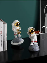 Load image into Gallery viewer, Ceramic Joe Astronaut Band Desktop Toys Home Office Car Decoration Creative Astronaut Dolls (Saxophone Player - Gold)
